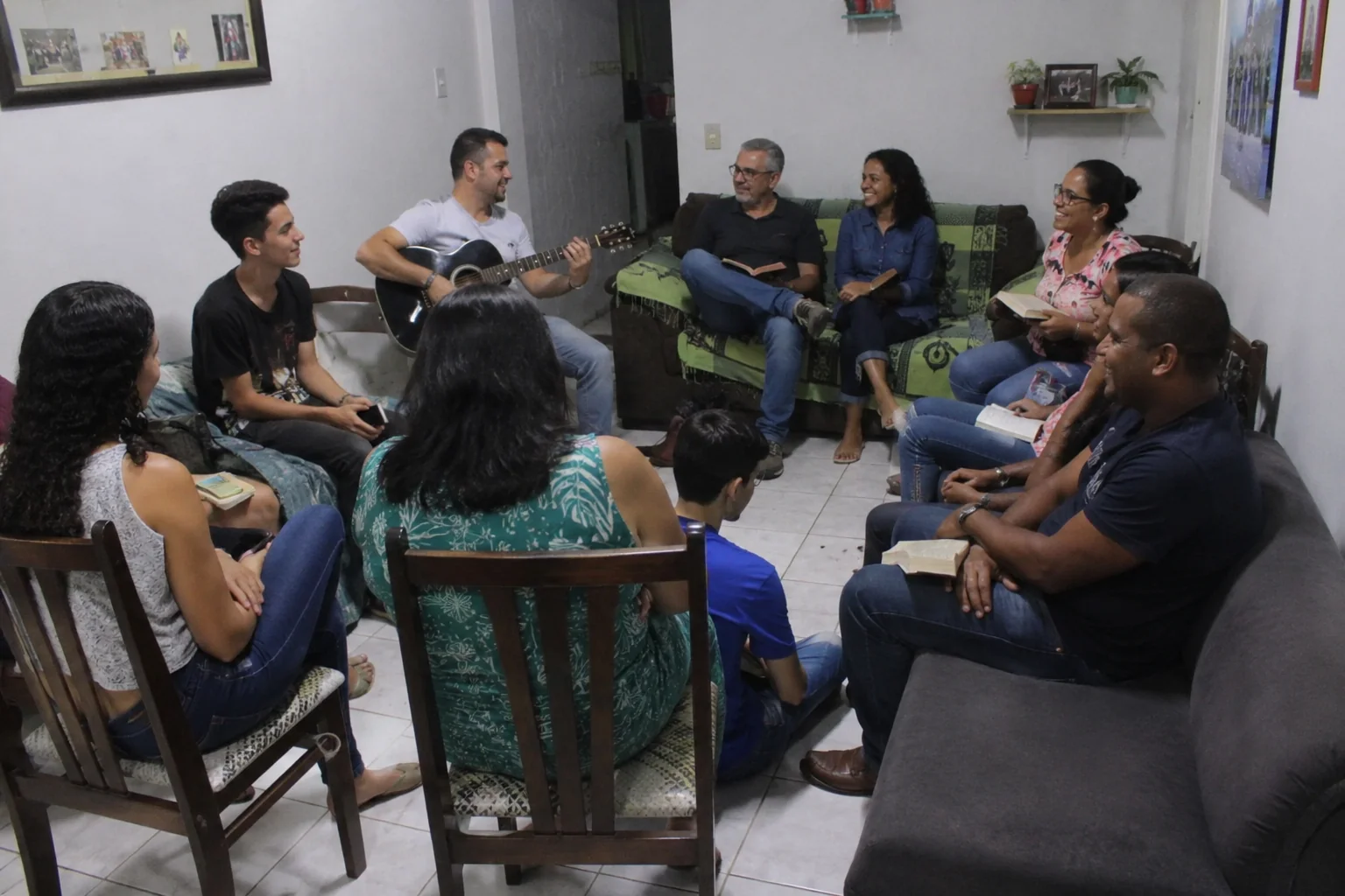 Imagem do artigo Como escolher músicas para tocar na célula cristã